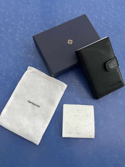 Продавам кард холдер Samsomite