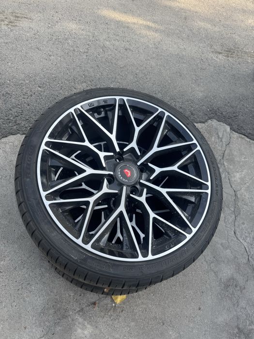 Diska balon 215/40/R18 Диска балон Vossen