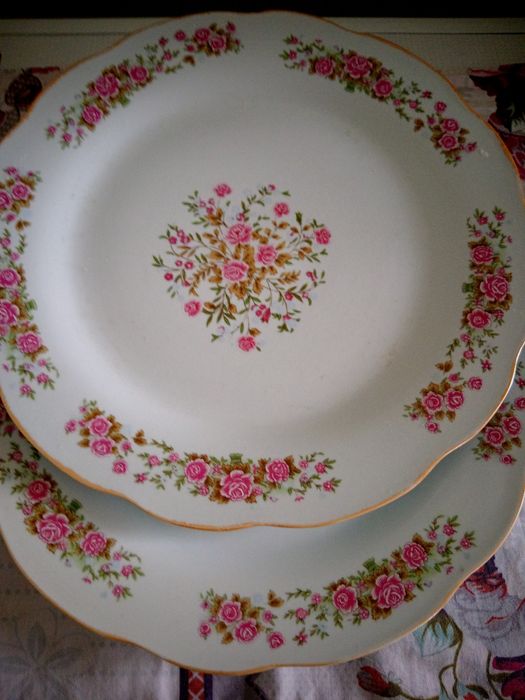 Большие блюда для мяса, касешки, тарелки, блюдца