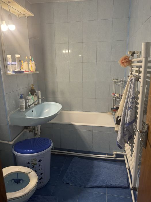 Apartament 2 camere  et. 4, central, strada Zmeurei
