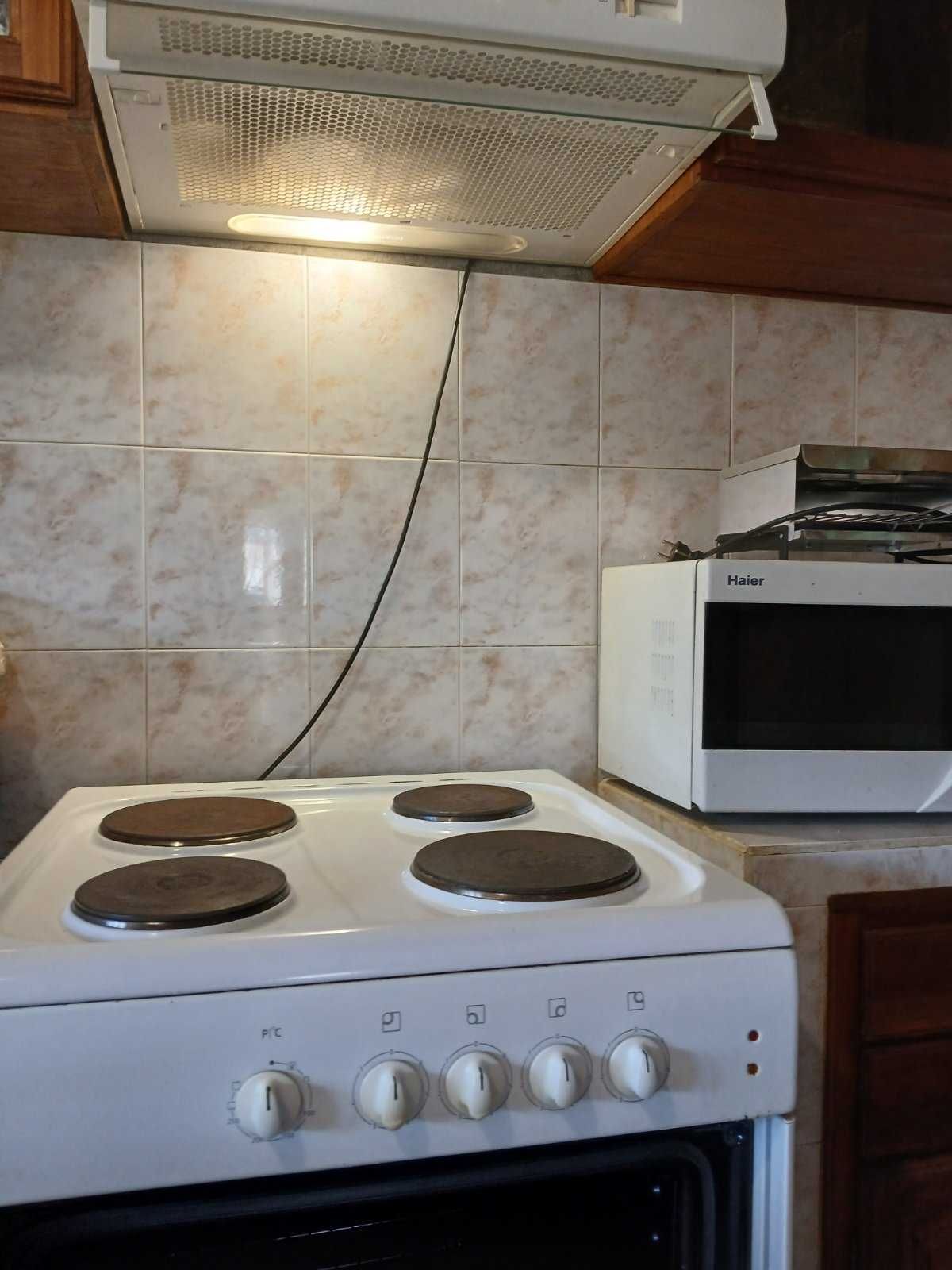 Продавам печка с фурна BEKO и абсорбатор Whirlpool.