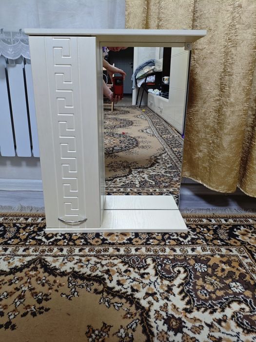 Продам шкаф с зеркалом для ванной