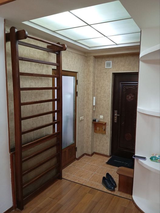 Срочно сдается квартира 2 х комнатная около МВД, интерпол