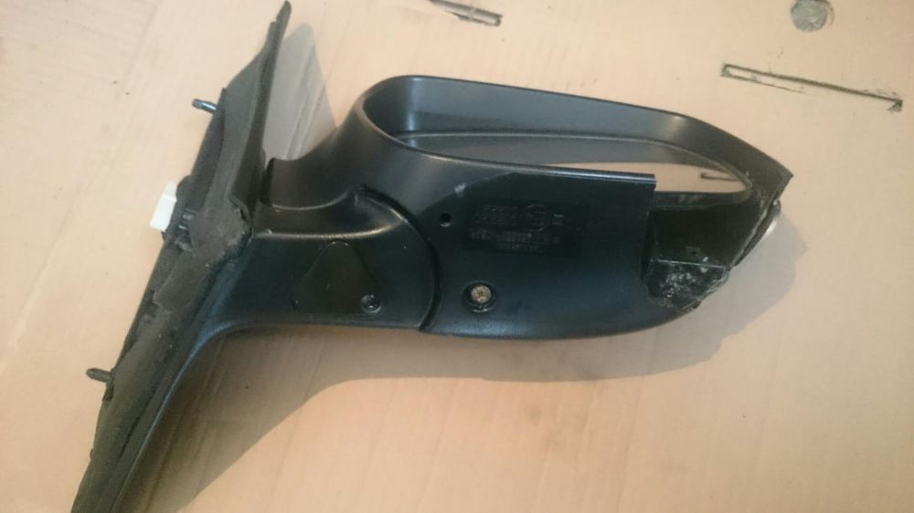 Дясно огледало за Мазда 3 след 2005 год.