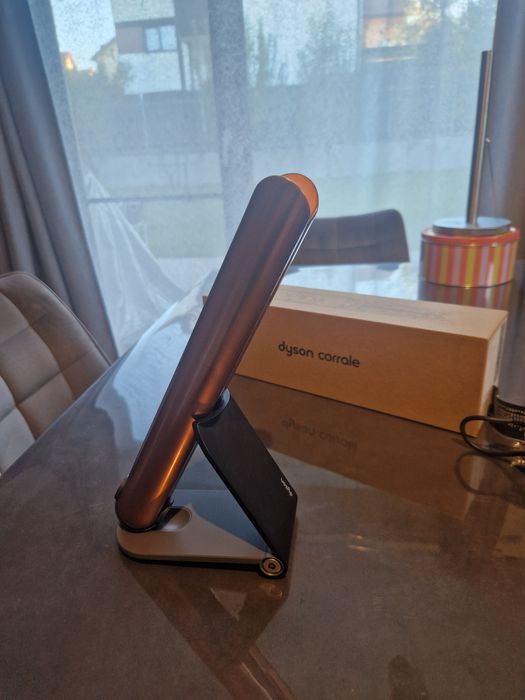 Vand placă întins părul Dyson Corrale