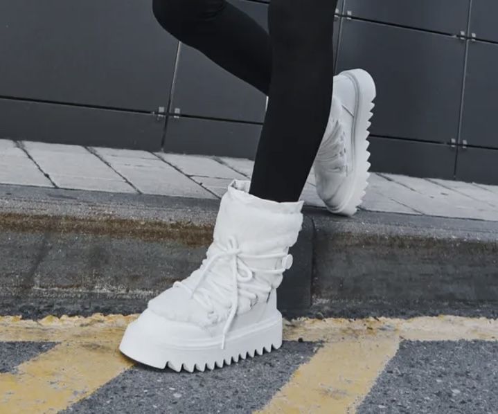 Продам белые угги