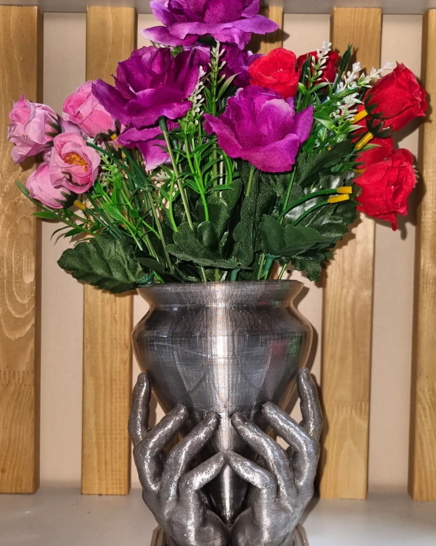 Декор вазы из пластика