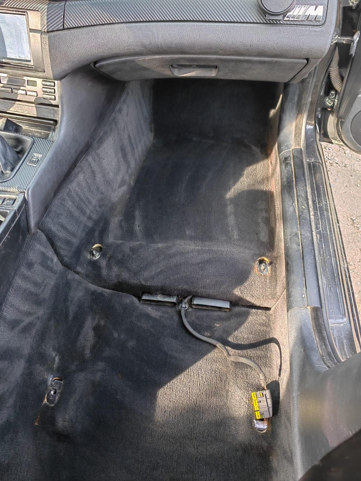 Ofer servicii de detailind auto interior - exterior - polish in multi