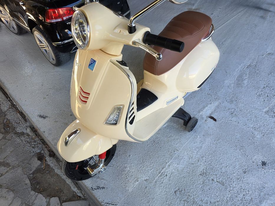 Електрически скутер за деца Vespa