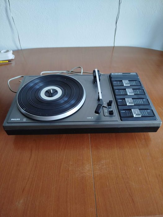 Pick-up Philips model 22 AF 400 cu amplificare interna! Made in France