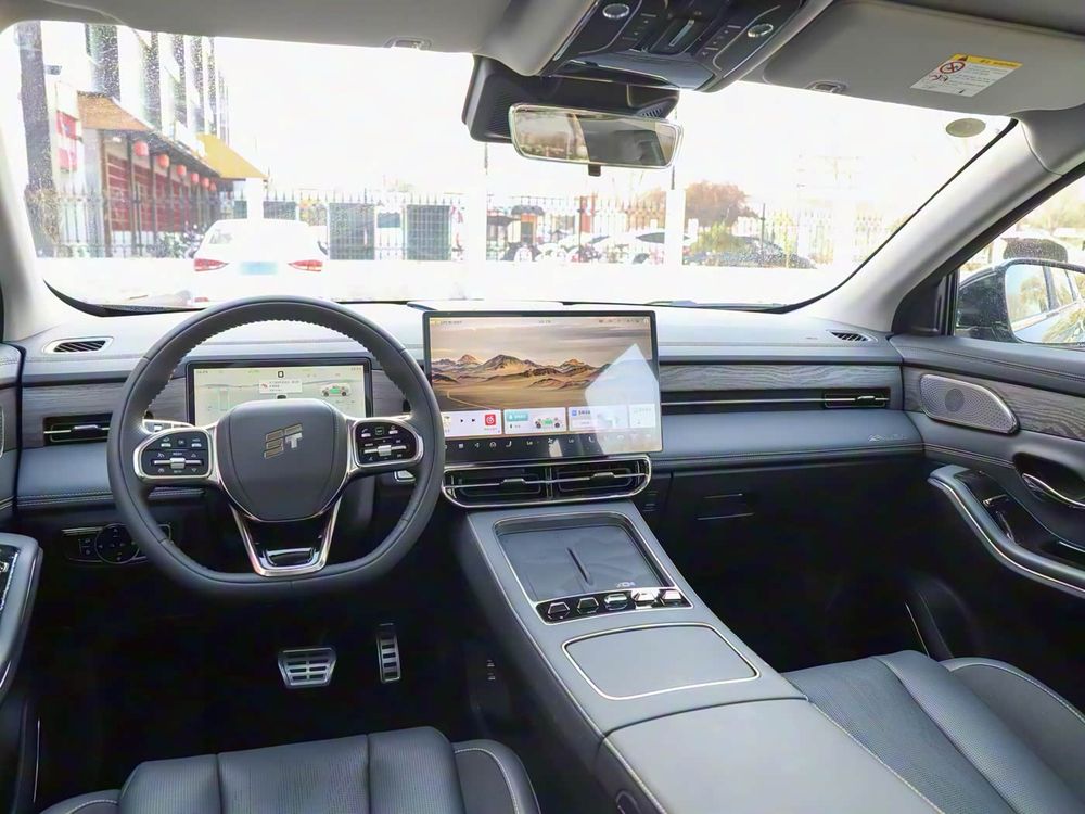 Jetour L9 гибрид 1.5Т буюртма асосида етказиб бераман