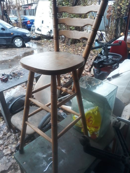 Масивни бар столове