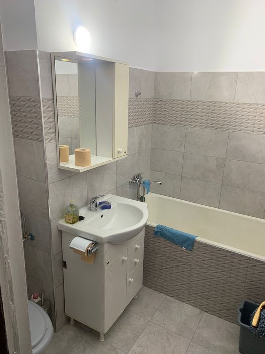 Inchiriez apartament 3 camere zona Craiovei