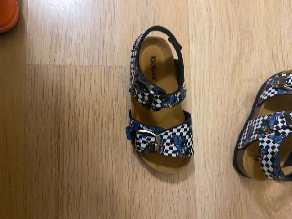 Чисто нови сандали Kickers
