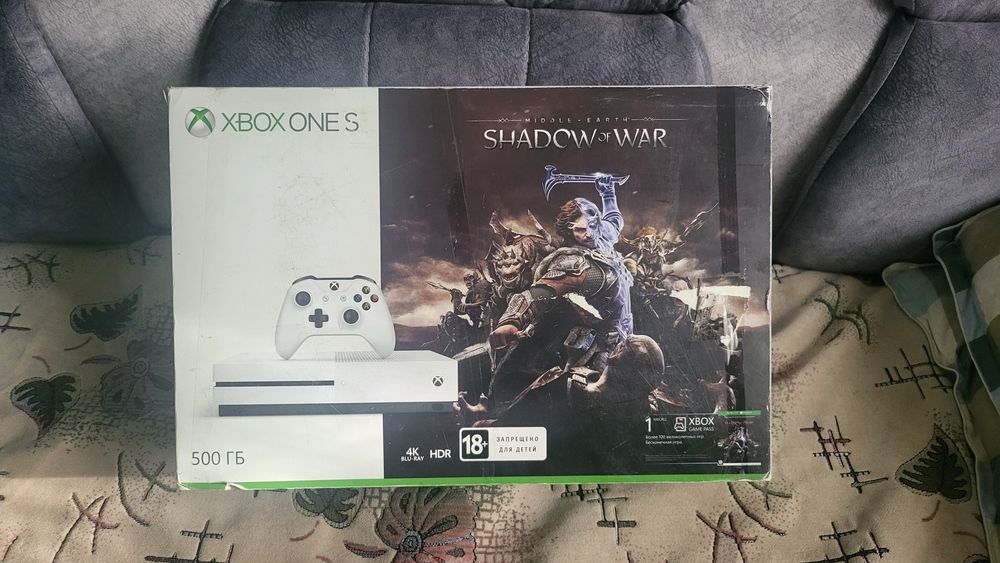 Xbox One S, 500 ГБ, 1 джойстик – отличное состояние!