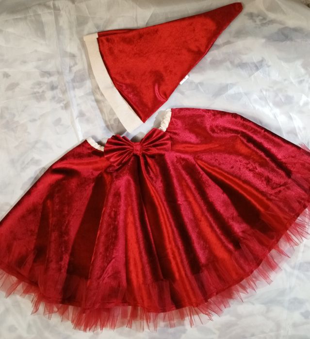 Платье Санты на 9-12 лет, колпак в подарок