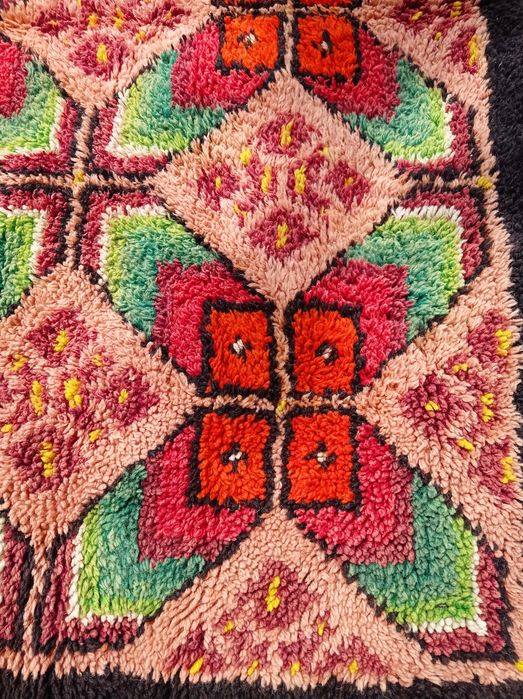 Изключително запазен вълнен цветен китеник, размери 190 см на 160см