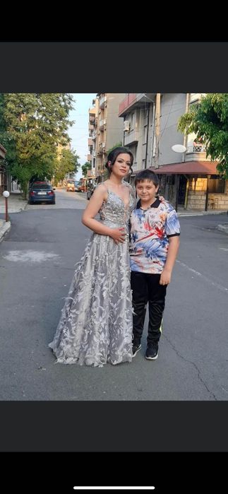 НОВА СИВА ЕФЕКТНА РОКЛЯ!!Роклята е в отлично състояние!