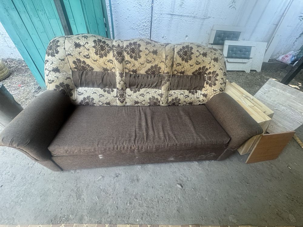 Продам 3 дивана и тахту