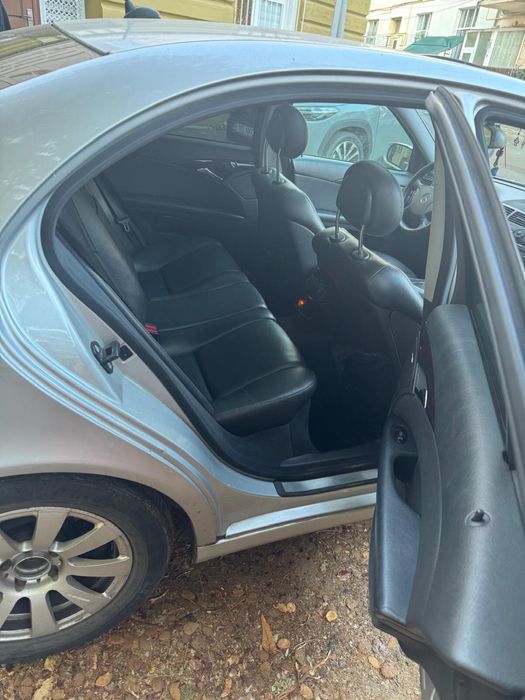 Vand mercedes w211 anul 2006 motor 2.2 150 cp