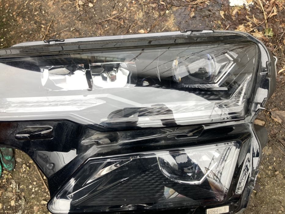 Far SKODA KAROQ facelift 2022 , 2023 far Stanga dreapta