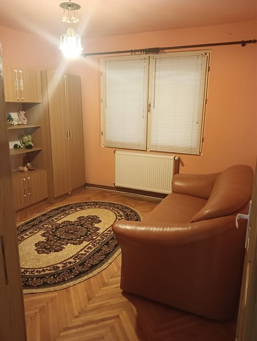 Apartament cu 3 camere de vânzare în b-dul Unirii, Reghin