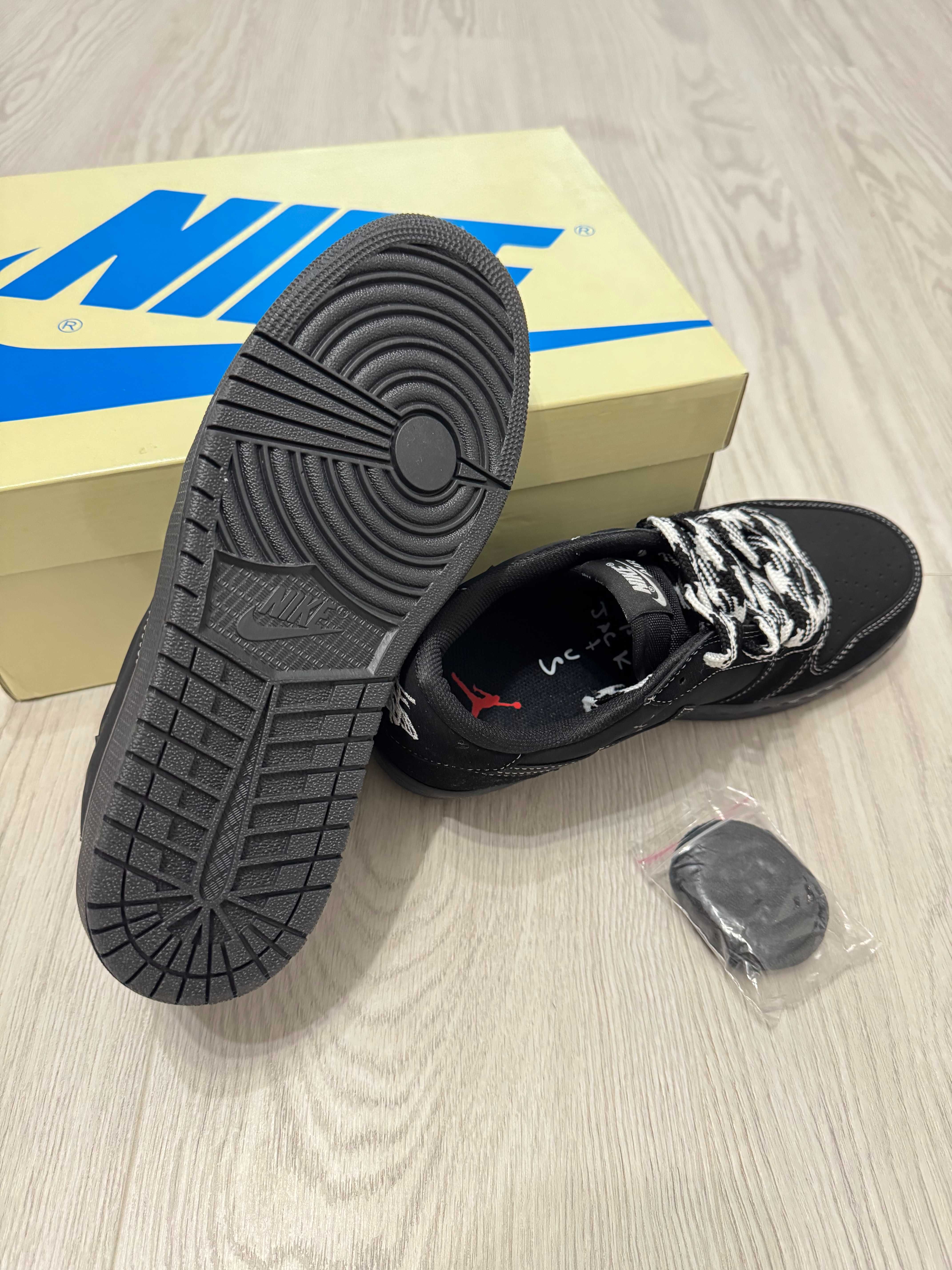 Adidasi Jordan x Travis Scott Air Jordan 1 Low OG "Black Phantom"