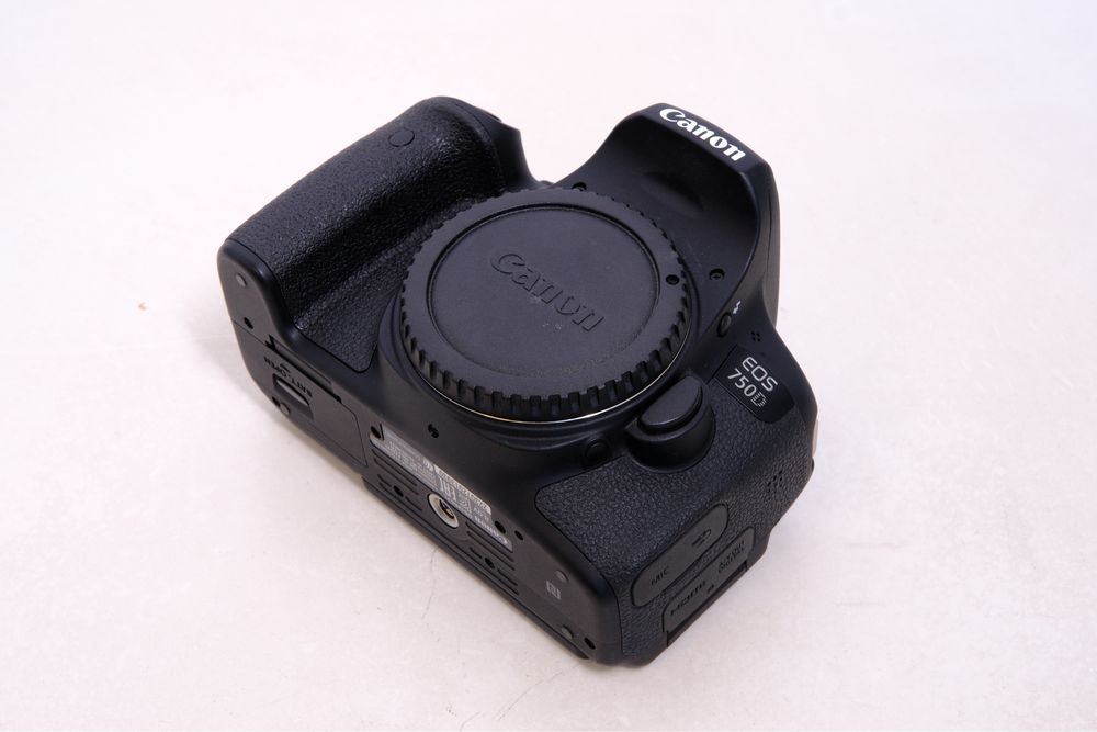 Canon EOS 750D + EF 50mm f/1.8 + EF-S 18-55