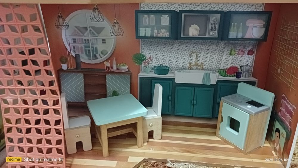 Căsuța din lemn pentru păpuși