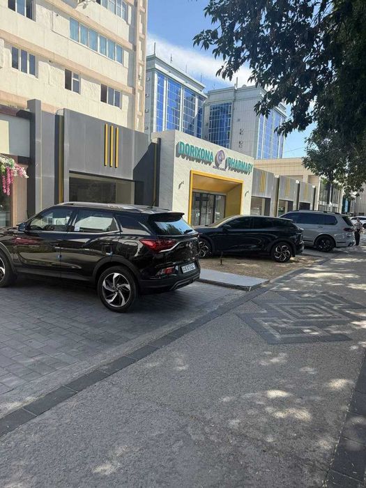 Аренда коммерческого помещения 1250 м² под шоурум