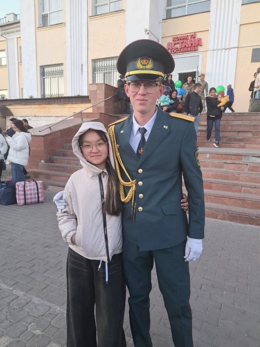 Продам военную парадную форму