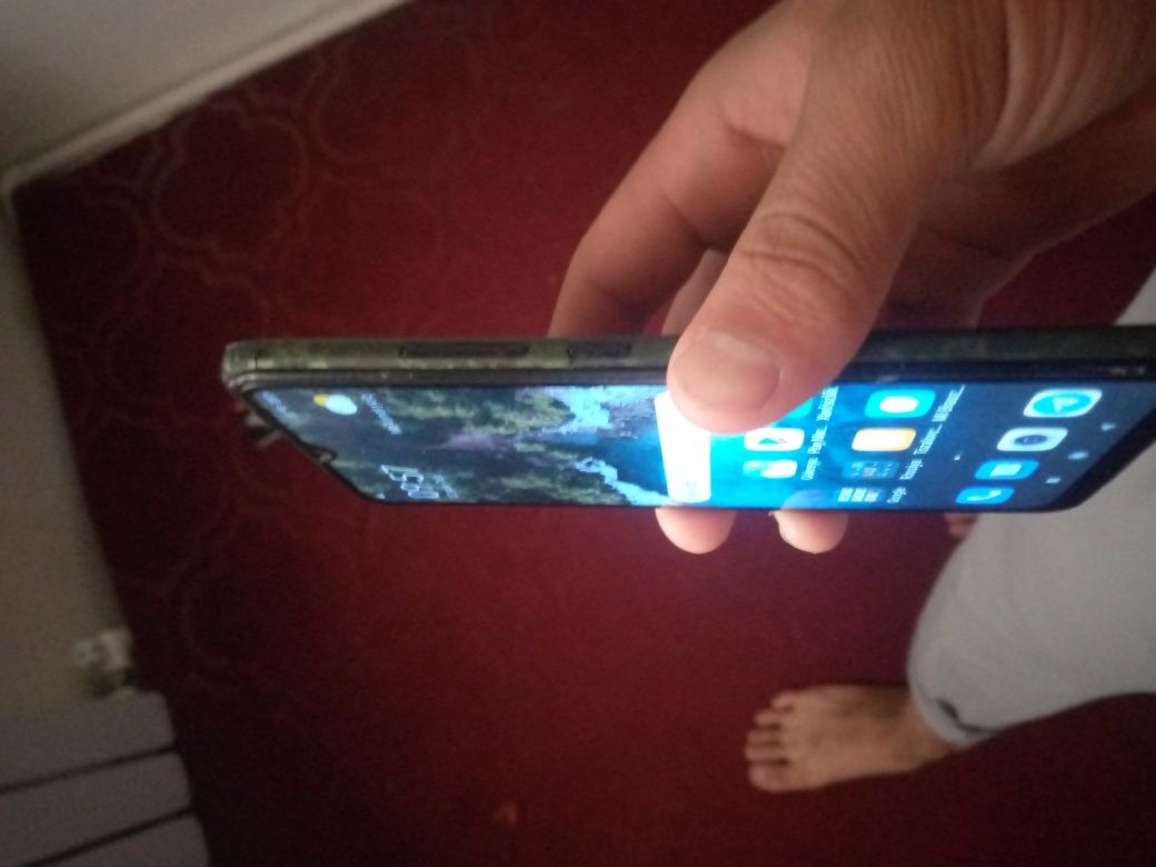 Spark 8 c va redmi 9 c