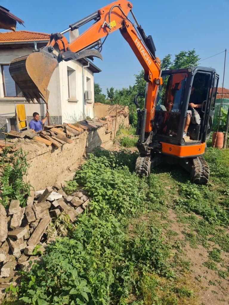Услуги с Мини Багер, Самосвал и Бобкат (Челен Товарач)