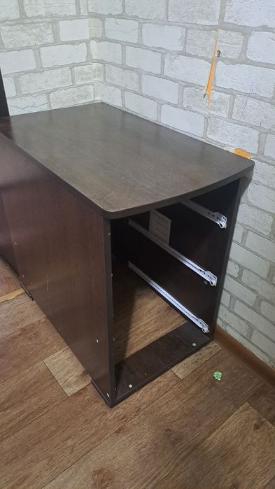 Кроватка с тумбой (выдвижные полки имеются)