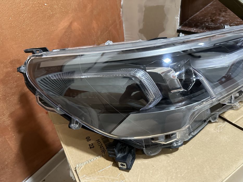 Фара Toyota Hilux