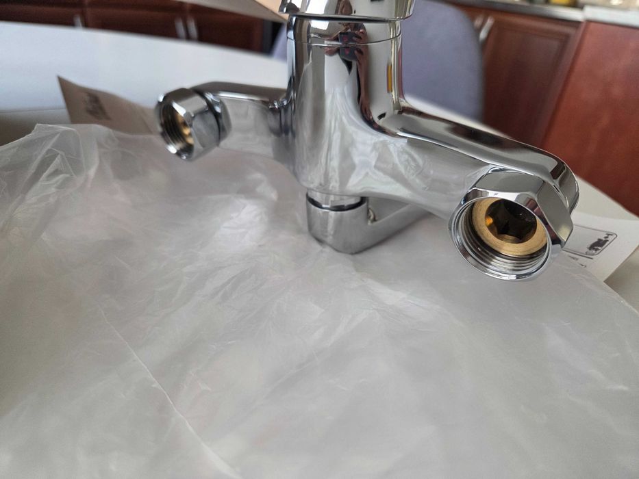 Vidima Стенен смесител за умивалник модел Orion B1024AA