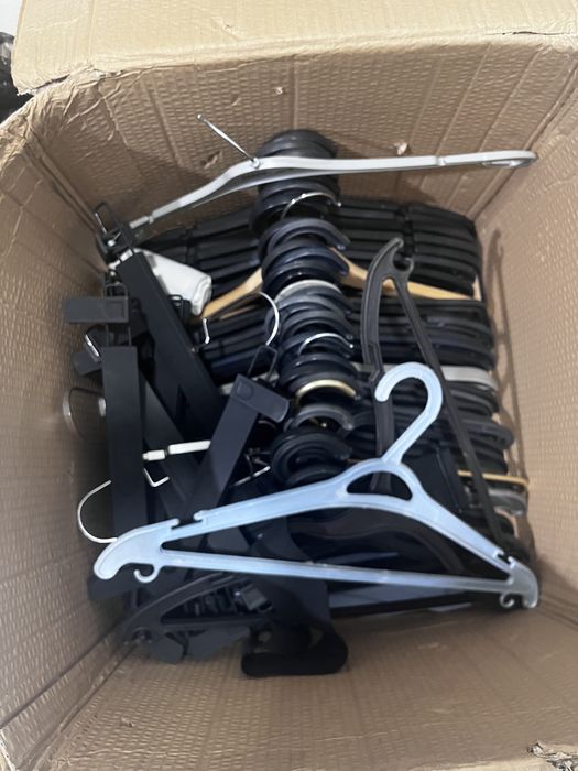 Продам вешалки золото и черный