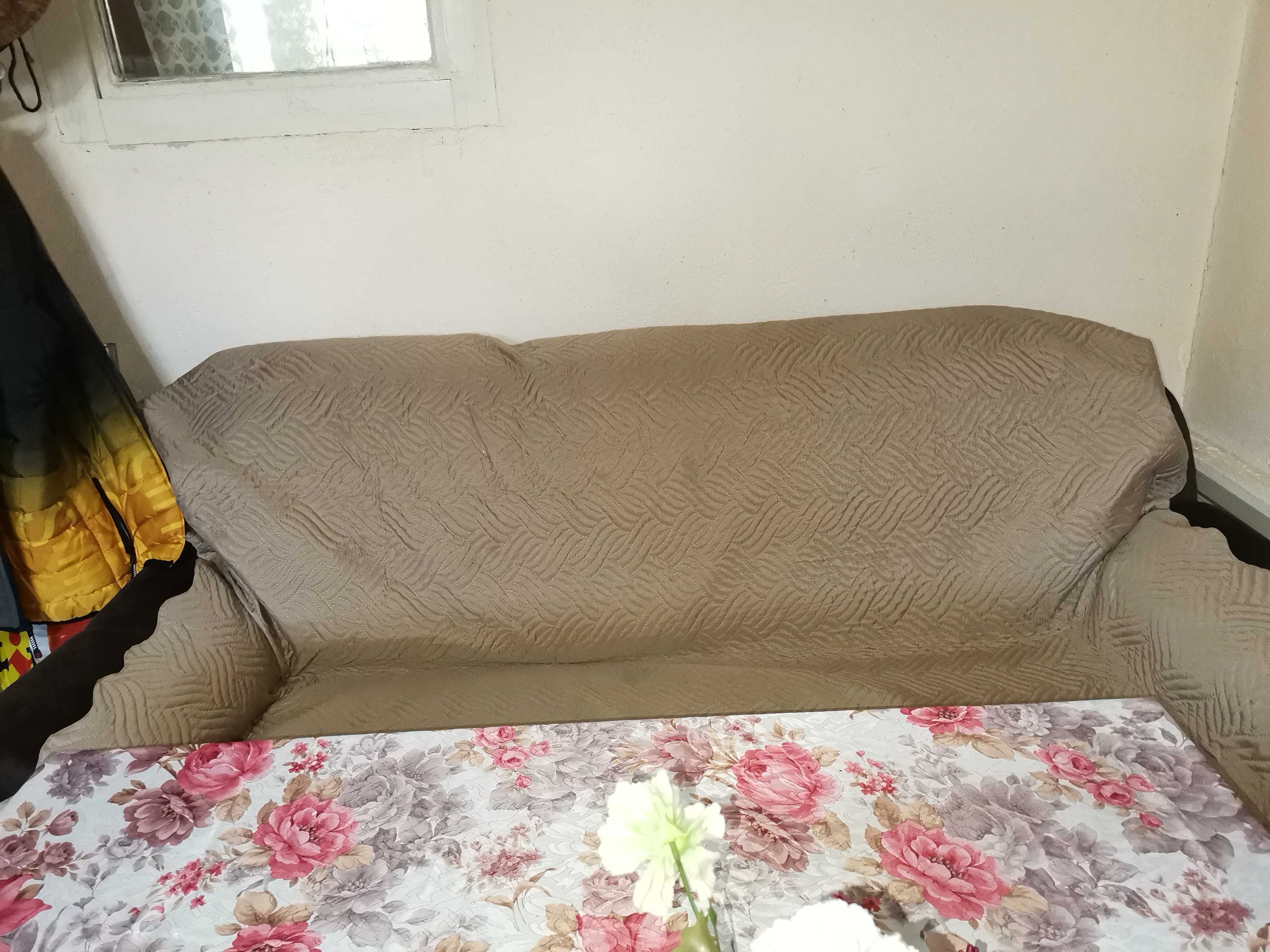 Продавам НОВ разтегателен диван