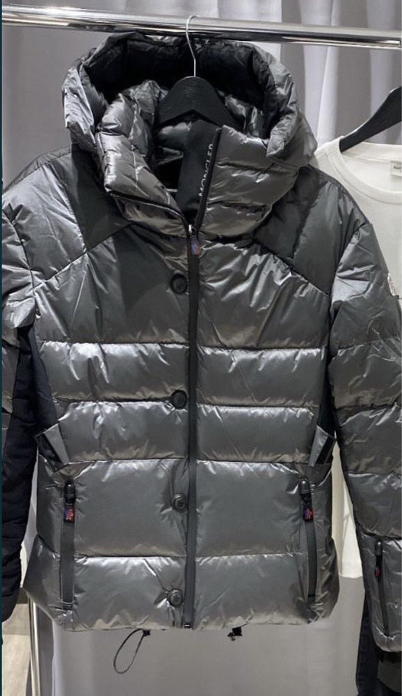 Куртка Moncler новый