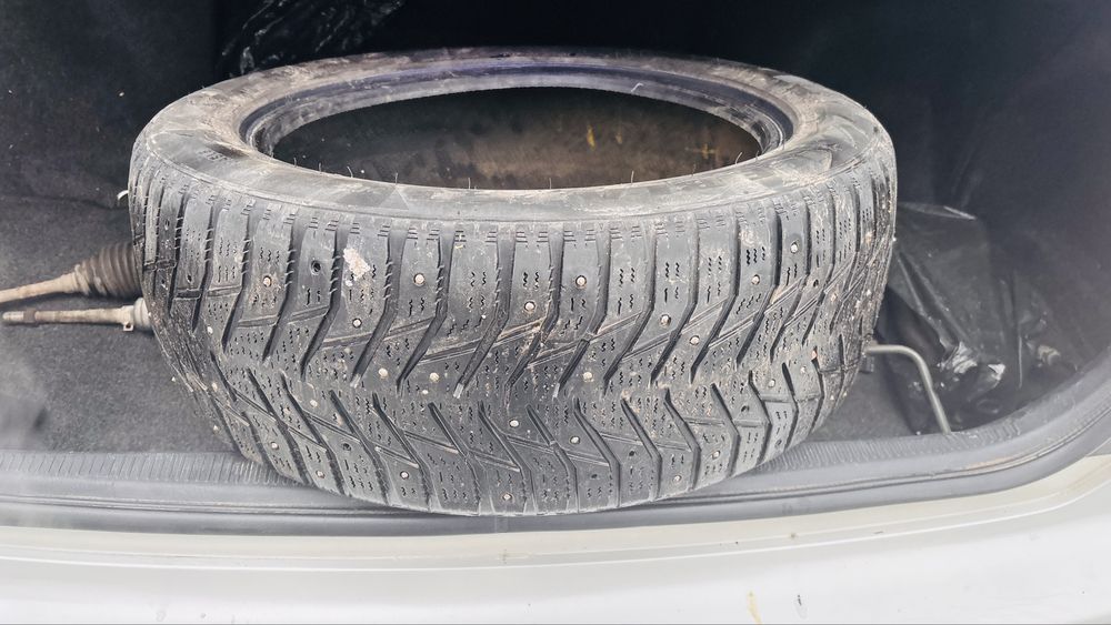 Продам резину 215/55/17