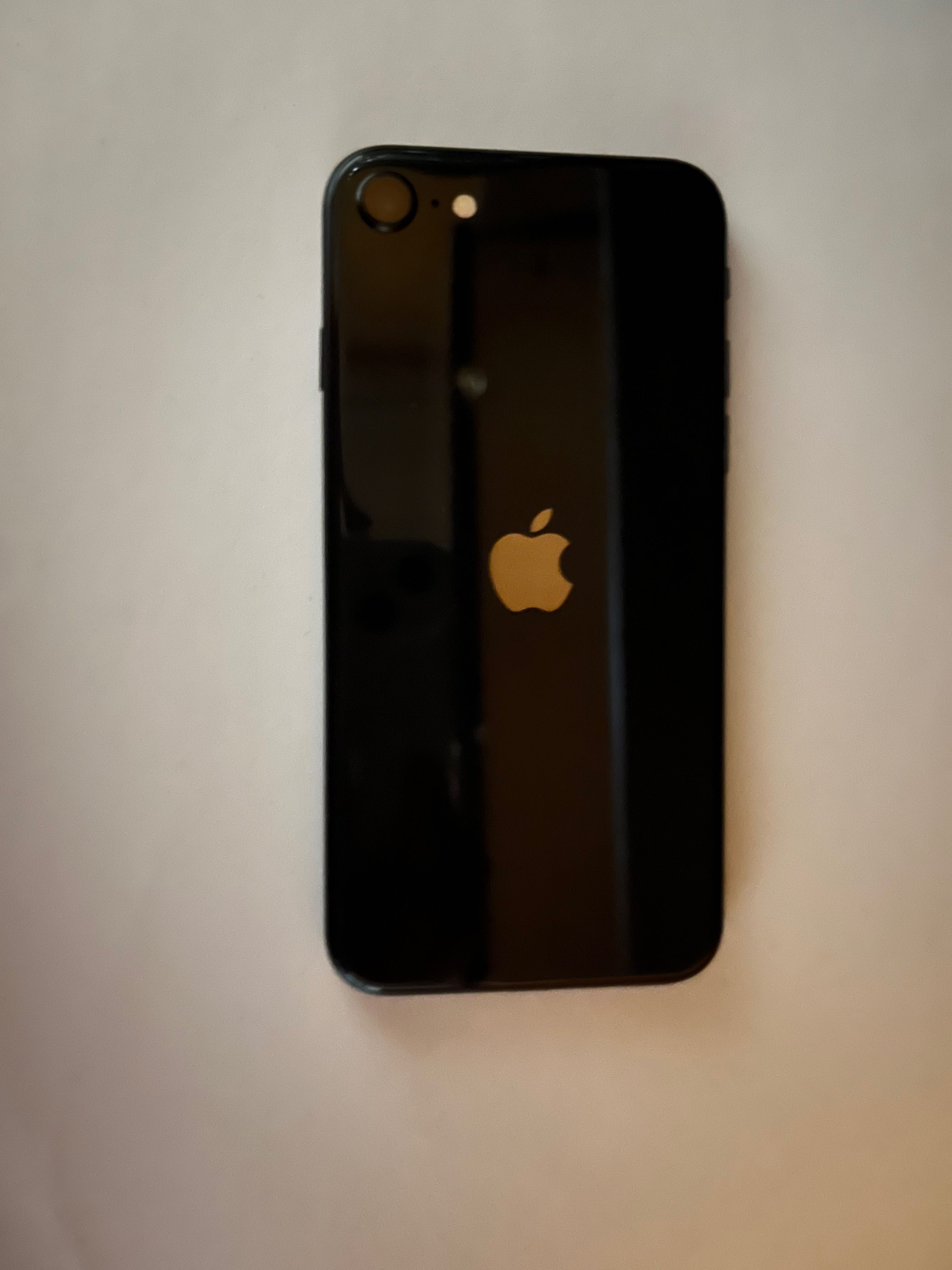 Продавам Iphone SE 2020