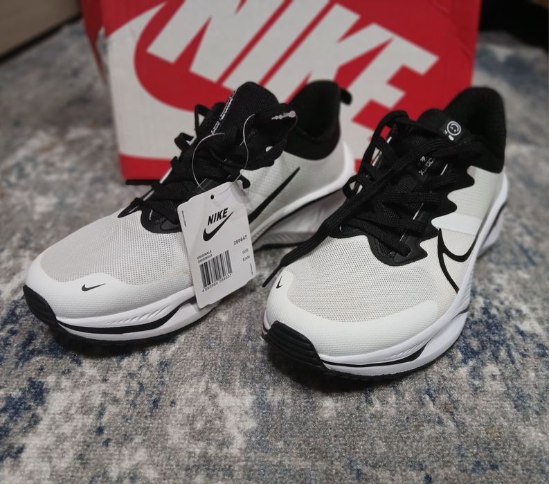 Продам кроссовки NIKE