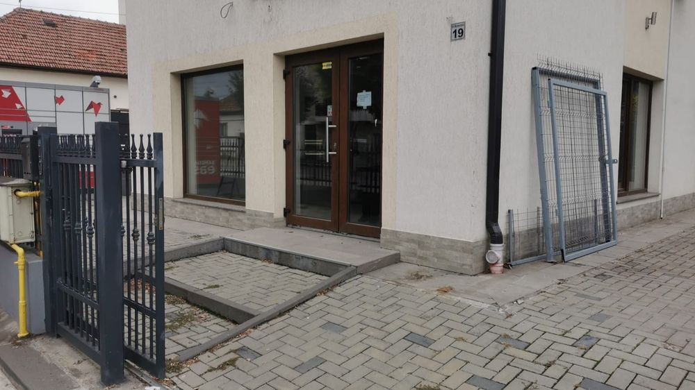 De inchiriat spatiu cu acces public