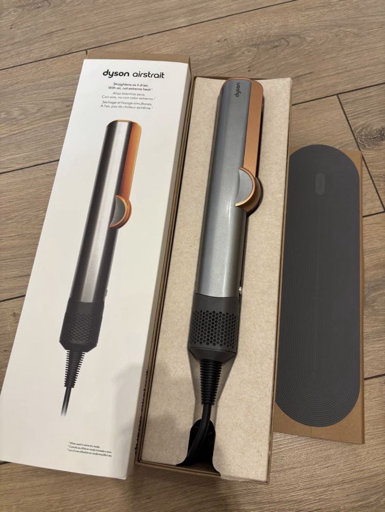 Продаеться фен,выпрямитель, dyson.