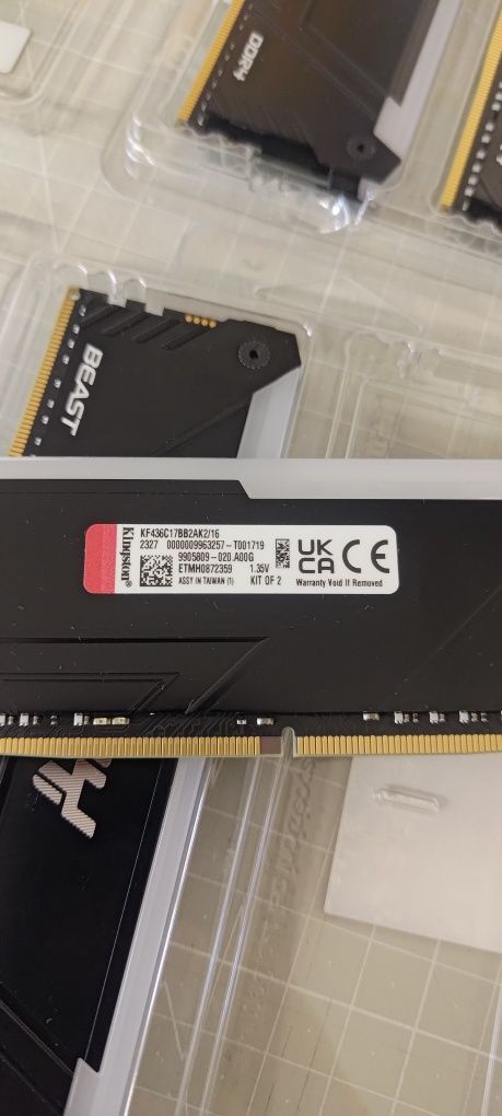 32GB - 2 Кита Kingston FURY Beast RGB Black 16GB (2x8GB) 3600MT/s DDR4