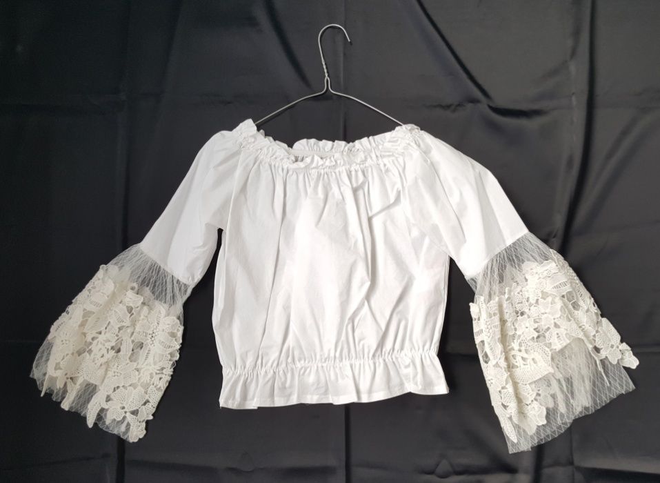 Продавам бяла блуза с дантелени ръкави Danaya Fashion