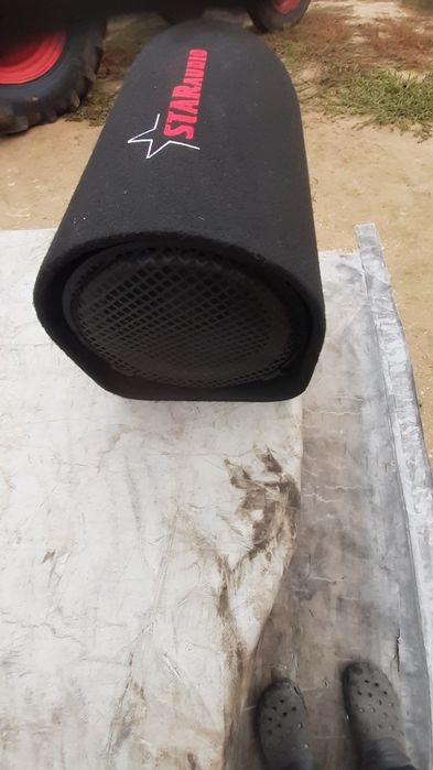 Бас каса с осиловател