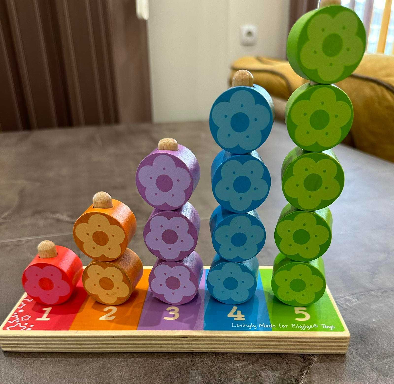 Детска дървена играчка BigJigs First Flower Stacker за нанизване