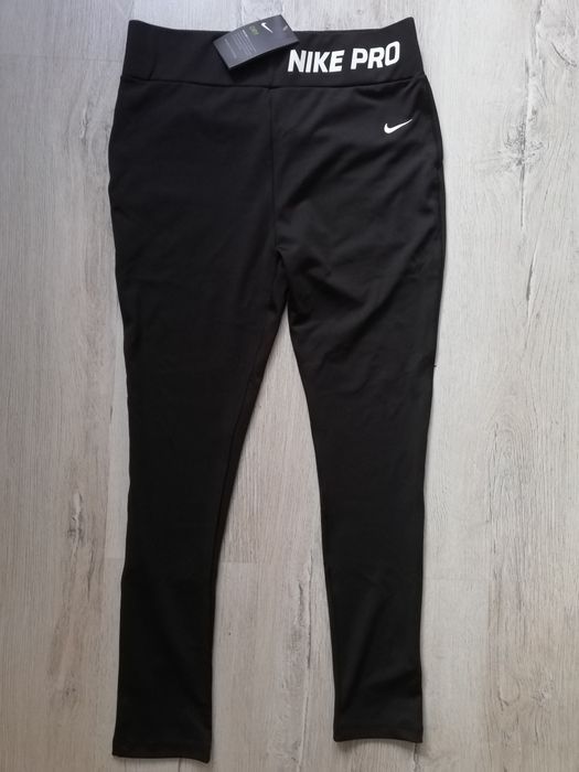 Нов дамски екип черно с циклама