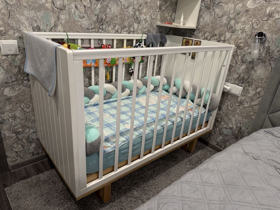 Продается детская кроватка для малыша